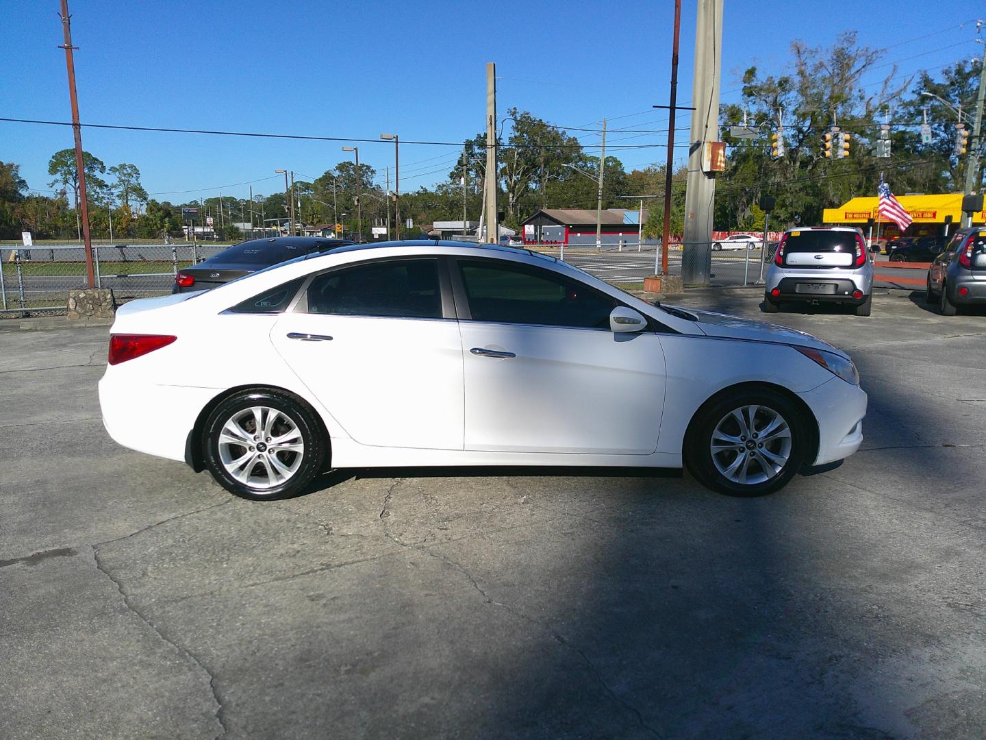 2013 WHITE HYUNDAI SONATA LIMITED; SE (5NPEC4AC9DH) , located at 1200 Cassat Avenue, Jacksonville, FL, 32205, (904) 695-1885, 30.302404, -81.731033 - Photo#4